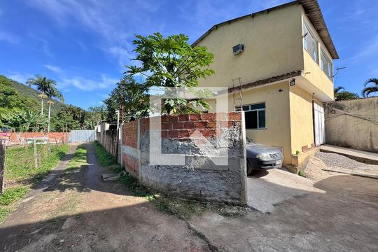 Fachada de casa à venda com 3 quartos, 110m² em Recreio dos Bandeirantes, Rio de Janeiro