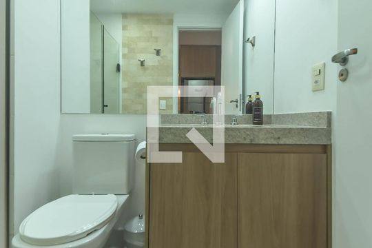 Banheiro de kitnet/studio à venda com 1 quarto, 24m² em Brooklin, São Paulo