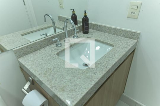 Banheiro de kitnet/studio à venda com 1 quarto, 24m² em Brooklin, São Paulo