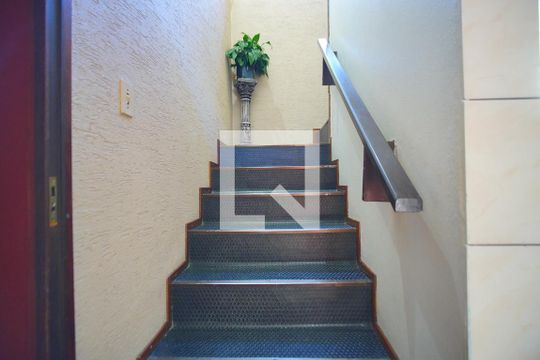 Escada - Acesso Quartos de casa à venda com 4 quartos, 265m² em Passo das Pedras, Porto Alegre