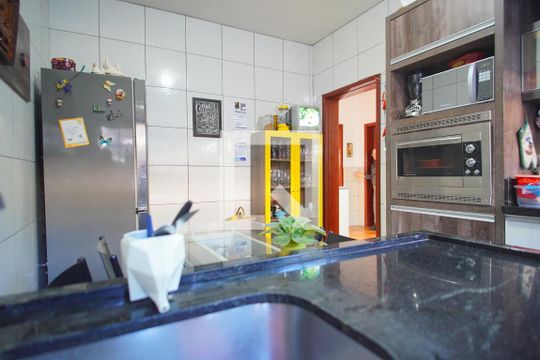 Cozinha de casa à venda com 4 quartos, 265m² em Passo das Pedras, Porto Alegre