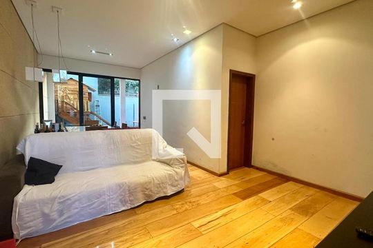 Casa à venda com 5 quartos, 192m² em Paraíso, Belo Horizonte