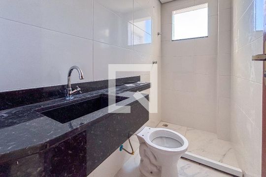 Banheiro de apartamento para alugar com 2 quartos, 75m² em Vila Dalila, São Paulo