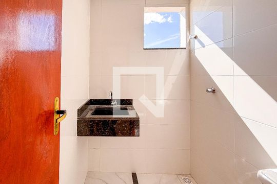 Banheiro Social de apartamento para alugar com 2 quartos, 80m² em Vila Dalila, São Paulo