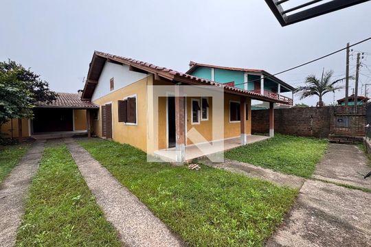 Quintal de casa à venda com 3 quartos, 125m² em Santos Dumont, São Leopoldo
