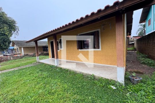 Quintal de casa à venda com 3 quartos, 125m² em Santos Dumont, São Leopoldo