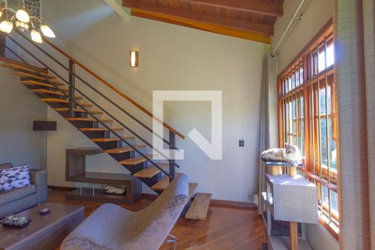 Sala de casa à venda com 4 quartos, 250m² em Niterói, Canoas