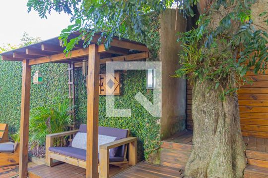 Área comum de casa à venda com 4 quartos, 250m² em Niterói, Canoas
