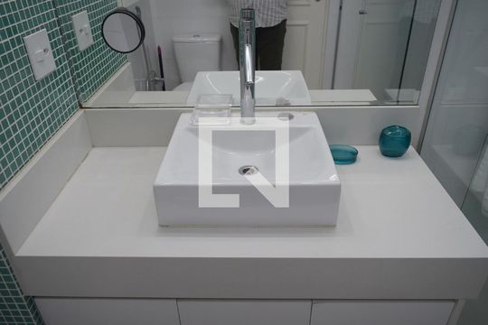Banheiro de apartamento para alugar com 1 quarto, 38m² em Jardim Paulistano, São Paulo