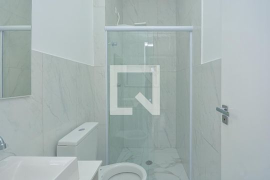 Banheiro de apartamento para alugar com 1 quarto, 26m² em Jardim Sabara, São Paulo