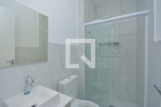 Banheiro de apartamento para alugar com 1 quarto, 26m² em Jardim Sabara, São Paulo