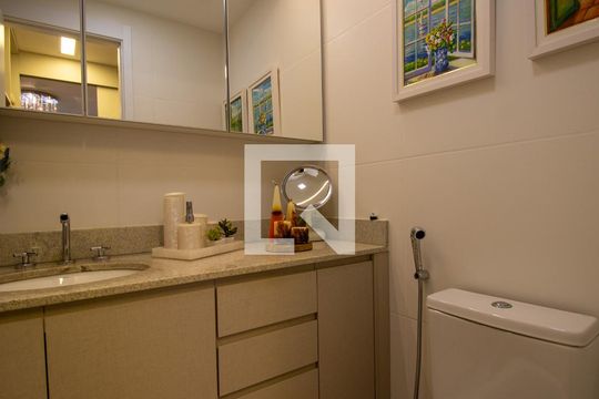 Banheiro da Suíte de apartamento para alugar com 2 quartos, 80m² em Barra da Tijuca, Rio de Janeiro
