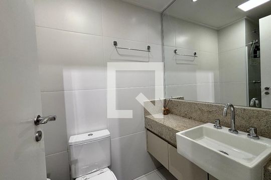 Banheiro de kitnet/studio à venda com 1 quarto, 21m² em Indianópolis, São Paulo