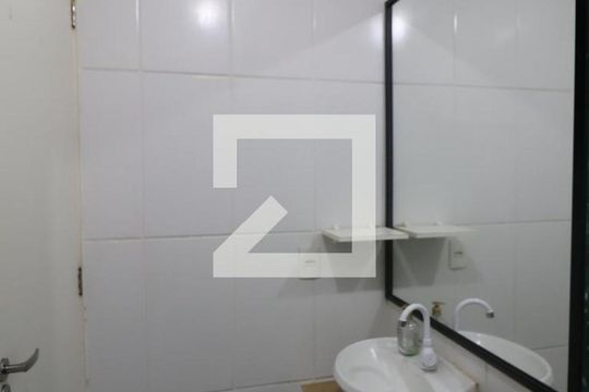 Banheiro de apartamento para alugar com 3 quartos, 63m² em Igara, Canoas