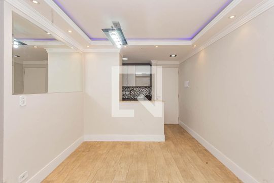 Sala de apartamento à venda com 2 quartos, 50m² em Taboão, São Paulo