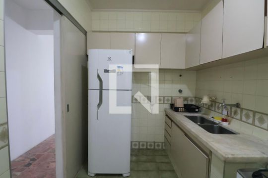 Cozinha de apartamento para alugar com 4 quartos, 120m² em Jardim Asturias, Guarujá