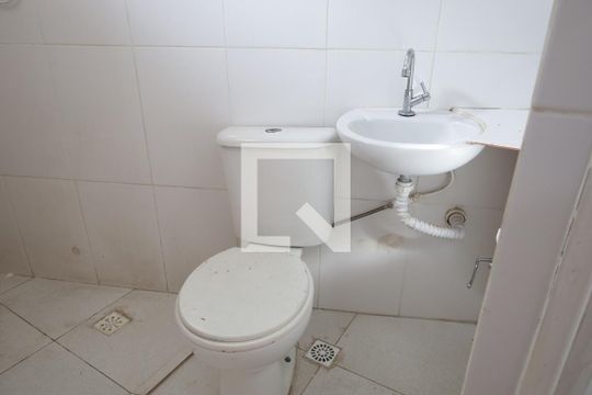 Banheiro de casa para alugar com 1 quarto, 45m² em Vila Campo Grande, São Paulo