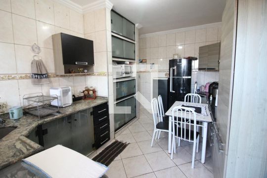 Cozinha de casa para alugar com 3 quartos, 356m² em Km 18, Osasco