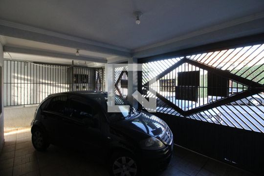Garagem de casa para alugar com 3 quartos, 356m² em Km 18, Osasco
