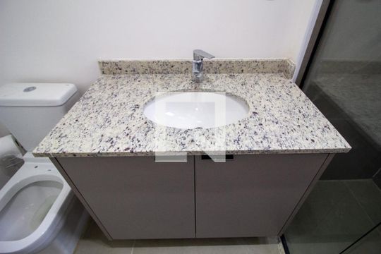 Banheiro de apartamento para alugar com 1 quarto, 48m² em Além Ponte, Sorocaba