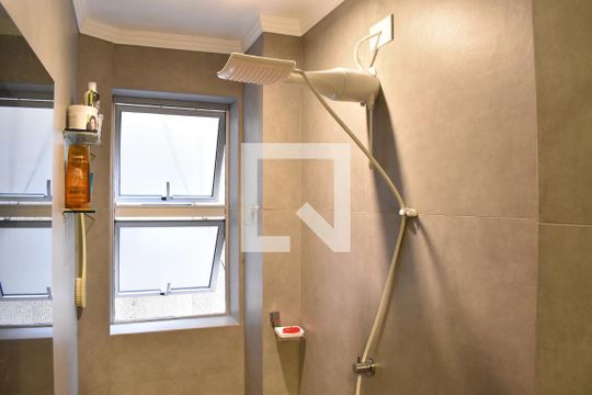 Banheiro de apartamento para alugar com 3 quartos, 92m² em Centro, Curitiba