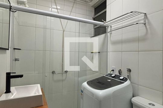 Banheiro social de apartamento para alugar com 1 quarto, 32m² em Copacabana, Rio de Janeiro