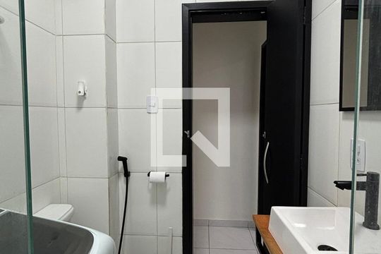Banheiro social de apartamento para alugar com 1 quarto, 32m² em Copacabana, Rio de Janeiro