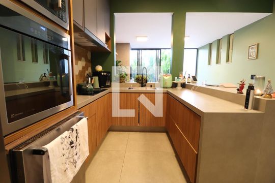 Cozinha de casa de condomínio para alugar com 2 quartos, 400m² em Jardim Sul, Uberlândia