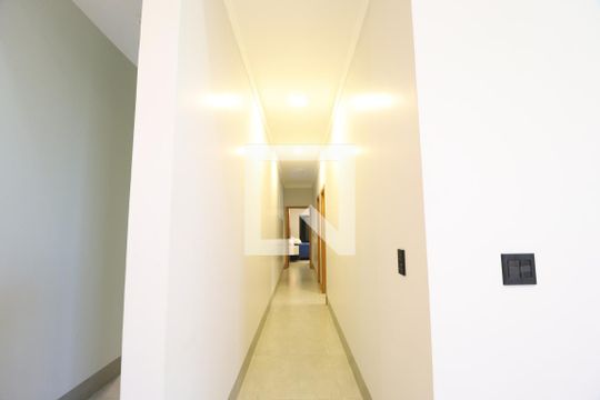 Corredor de casa de condomínio para alugar com 2 quartos, 400m² em Jardim Sul, Uberlândia