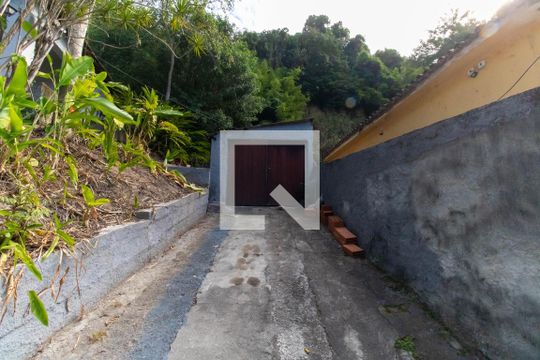 Garagem de casa para alugar com 4 quartos, 150m² em Fonseca, Niterói