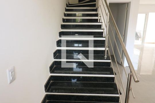 Escada de casa de condomínio à venda com 3 quartos, 142m² em Hípica, Porto Alegre