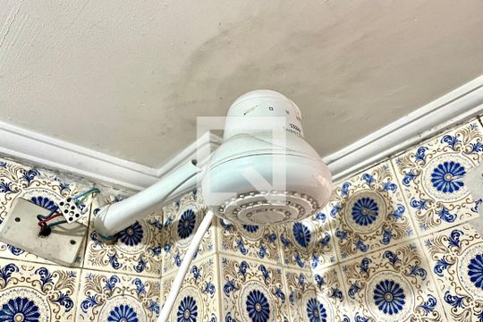Banheiro de apartamento à venda com 1 quarto, 48m² em Vila Guarani, São Paulo