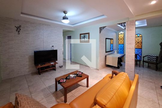Casa à venda com 3 quartos, 300m² em Piratininga, Niterói