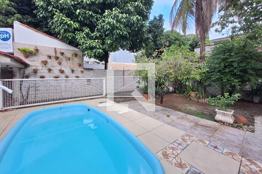 Quintal de casa à venda com 3 quartos, 300m² em Piratininga, Niterói