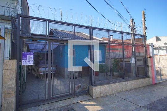 Fachada de casa à venda com 4 quartos, 182m² em Sarandi, Porto Alegre