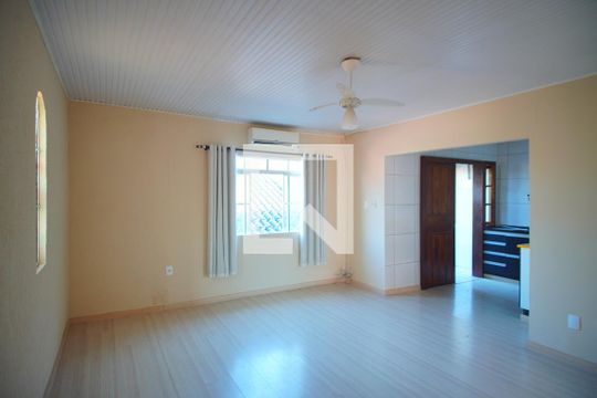 Casa 2 - Sala de casa à venda com 4 quartos, 182m² em Sarandi, Porto Alegre
