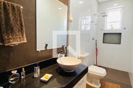 Banheiro da Suíte de casa à venda com 2 quartos, 1790m² em Recanto do Poeta I, Lagoa Santa
