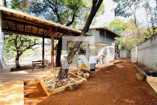 Fachada de casa à venda com 2 quartos, 1790m² em Recanto do Poeta I, Lagoa Santa