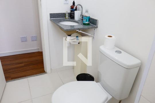 Banheiro de apartamento à venda com 2 quartos, 53m² em Quitaúna, Osasco