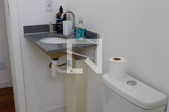 Banheiro de apartamento à venda com 2 quartos, 53m² em Quitaúna, Osasco