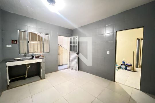 Cozinha de casa para alugar com 1 quarto, 70m² em Vila Zulmira, São Paulo