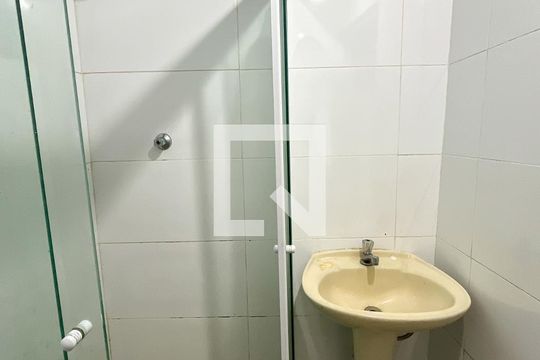 Banheiro de casa para alugar com 1 quarto, 70m² em Vila Zulmira, São Paulo