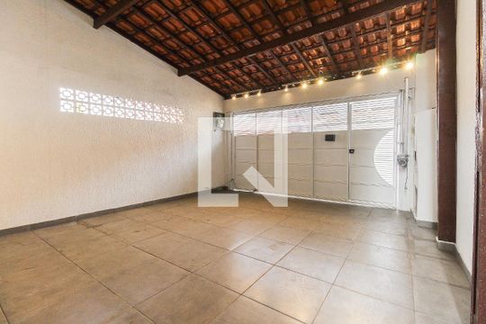 Garagem de casa à venda com 3 quartos, 131m² em Cidade Antônio Estêvão de Carvalho, São Paulo