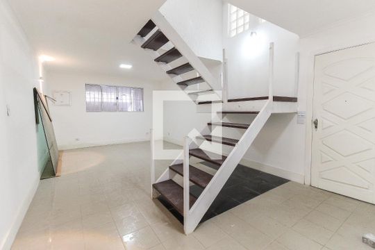Casa à venda com 3 quartos, 131m² em Cidade Antônio Estêvão de Carvalho, São Paulo