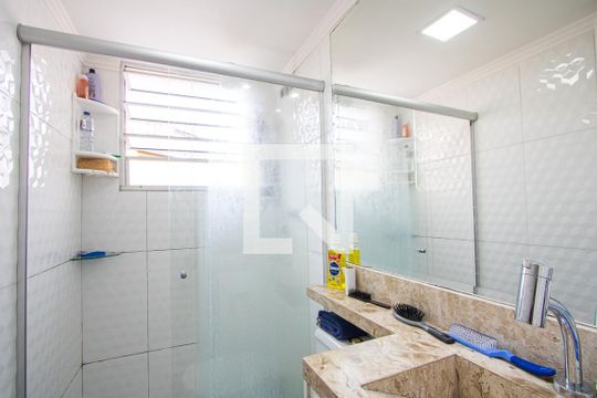 Banheiro de apartamento à venda com 2 quartos, 45m² em Parque Sao Vicente, Santo André