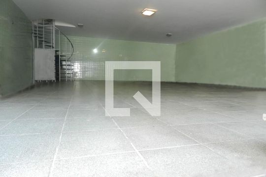 Garagem de casa à venda com 3 quartos, 354m² em Boaçava, São Paulo
