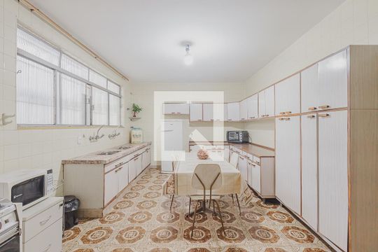 Cozinha de casa à venda com 3 quartos, 354m² em Boaçava, São Paulo