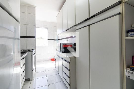Cozinha de apartamento para alugar com 3 quartos, 90m² em Jardim Patente, São Paulo