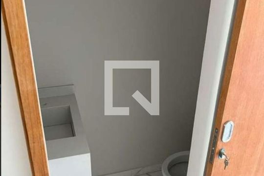 Casa à venda com 3 quartos, 200m² em Vila Carrão, São Paulo