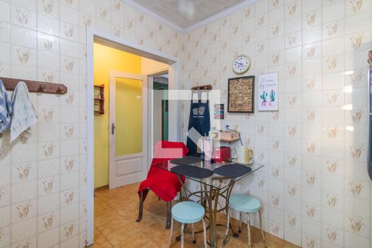 Cozinha de casa à venda com 5 quartos, 129m² em Teresópolis, Porto Alegre